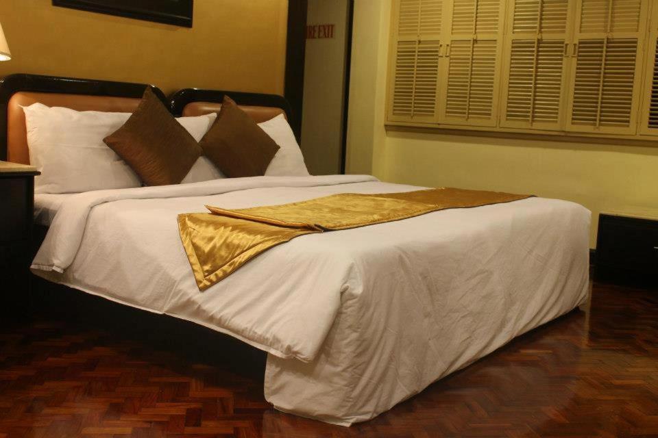 Lourdes Suites Makati City Bagian luar foto